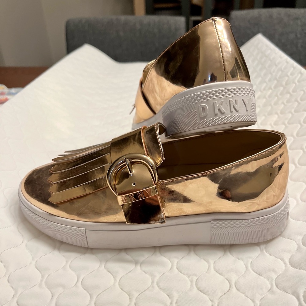 DKNY SLIP-On shoes. Golden. Size 6m